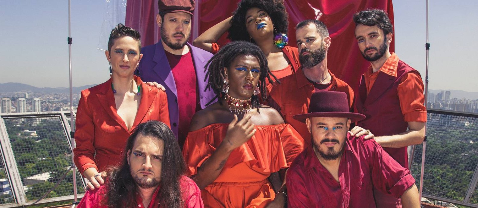 Liniker & Os Caramelows