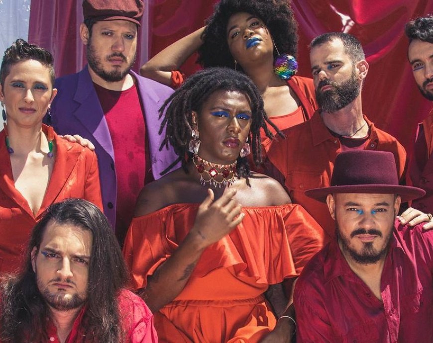 Liniker & Os Caramelows